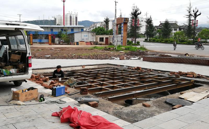 云南大姚兴亚华府大厦小型旱地音乐喷泉火热施工中